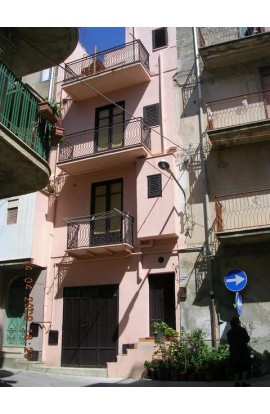 CASA VAINA (GROUND FLOOR) - VIA CRISPI