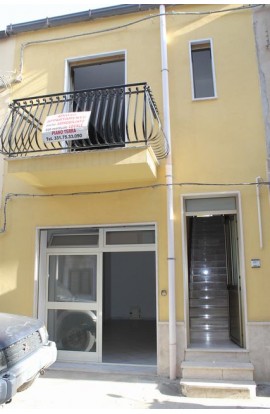 APT VIZZI FIRST FLOOR AND GROUND FLOOR - VIA CINQUEMANI