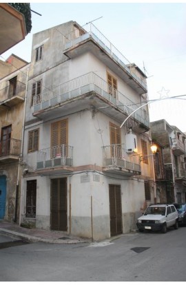 CASA GIANNONE – CORSO CINQUEMANI ARCURI/ CORNER  STA.CARMELO