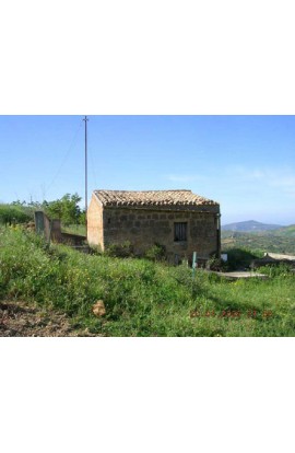 small house and land near centre (Contrada Pozzillo)- PROPERTY IN SICILY