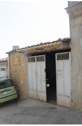 GARAGE BARBARO VIA BLANCHINA - PROPERTY SICILY