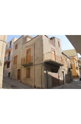 CASA  PANORAMICA ALBANESE – ANGOLO VIA CATANIA E SALITA CHIAZZA